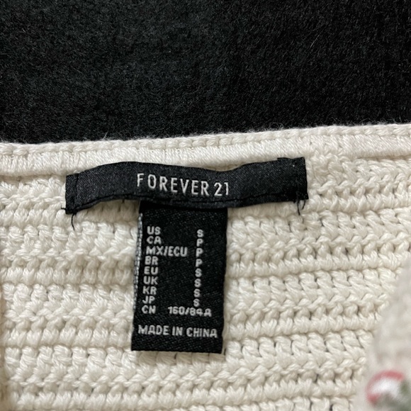 Forever 21 Crochet Halter Crop Top ~ Small - Picture 2 of 15